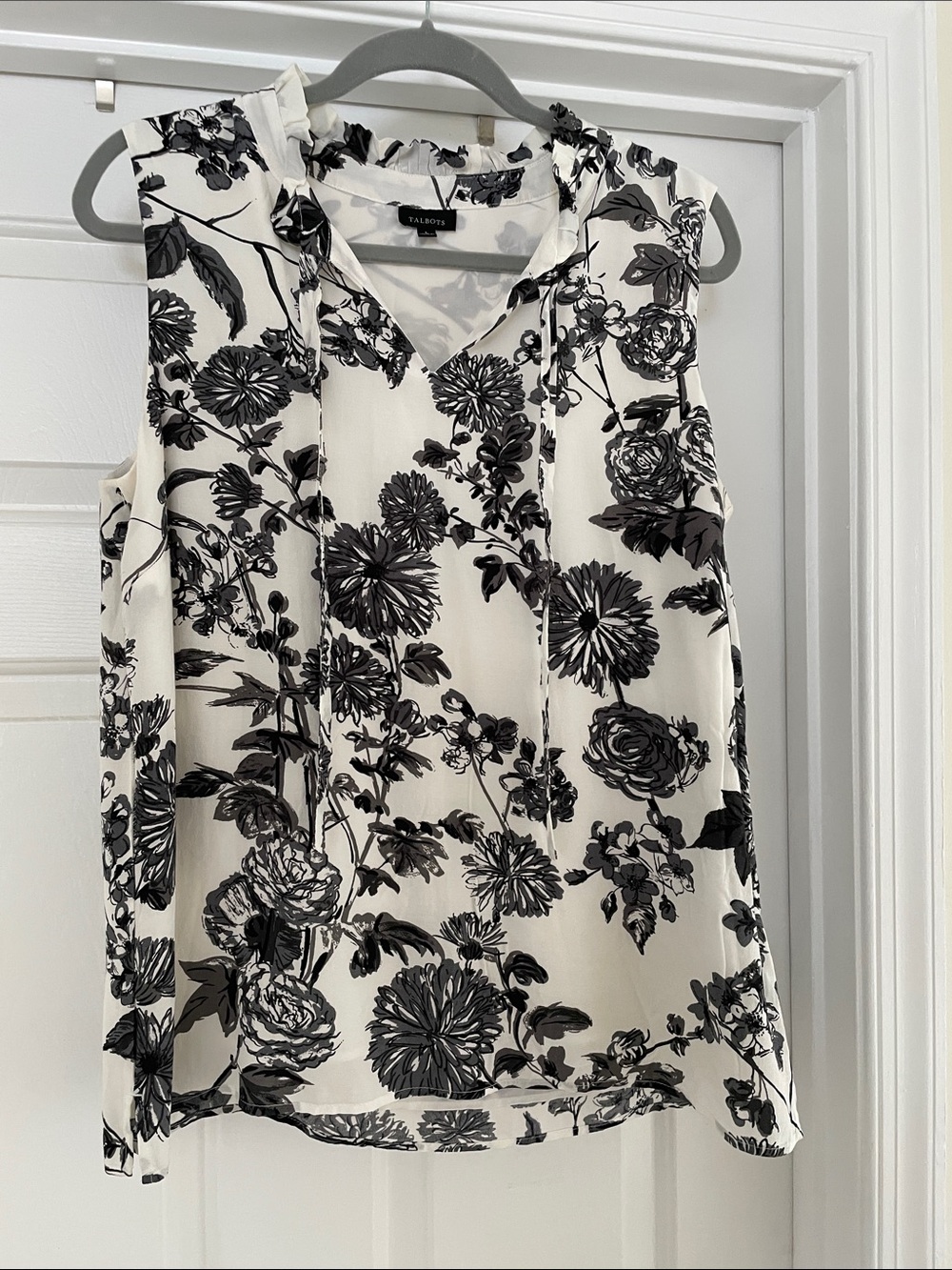 Talbots size L Sleeveless Floral Tie-Neck blouse